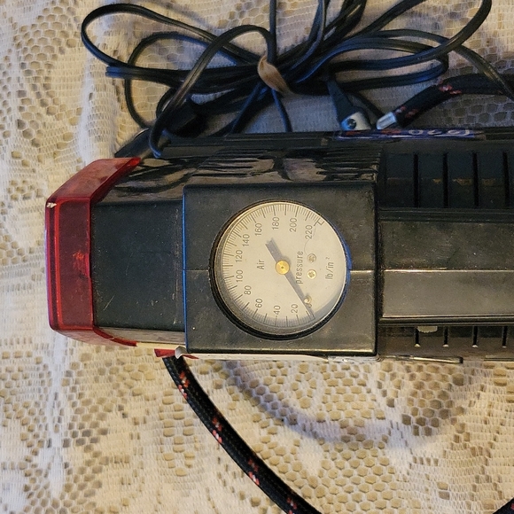 Vintage Automotive Air Pump - Picture 10 of 11